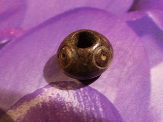 ANCIENT PRECOLUMBIAN PERUVIAN BLACK STONE 3 EYE BEAD 12.7 7.9 MM PATINA