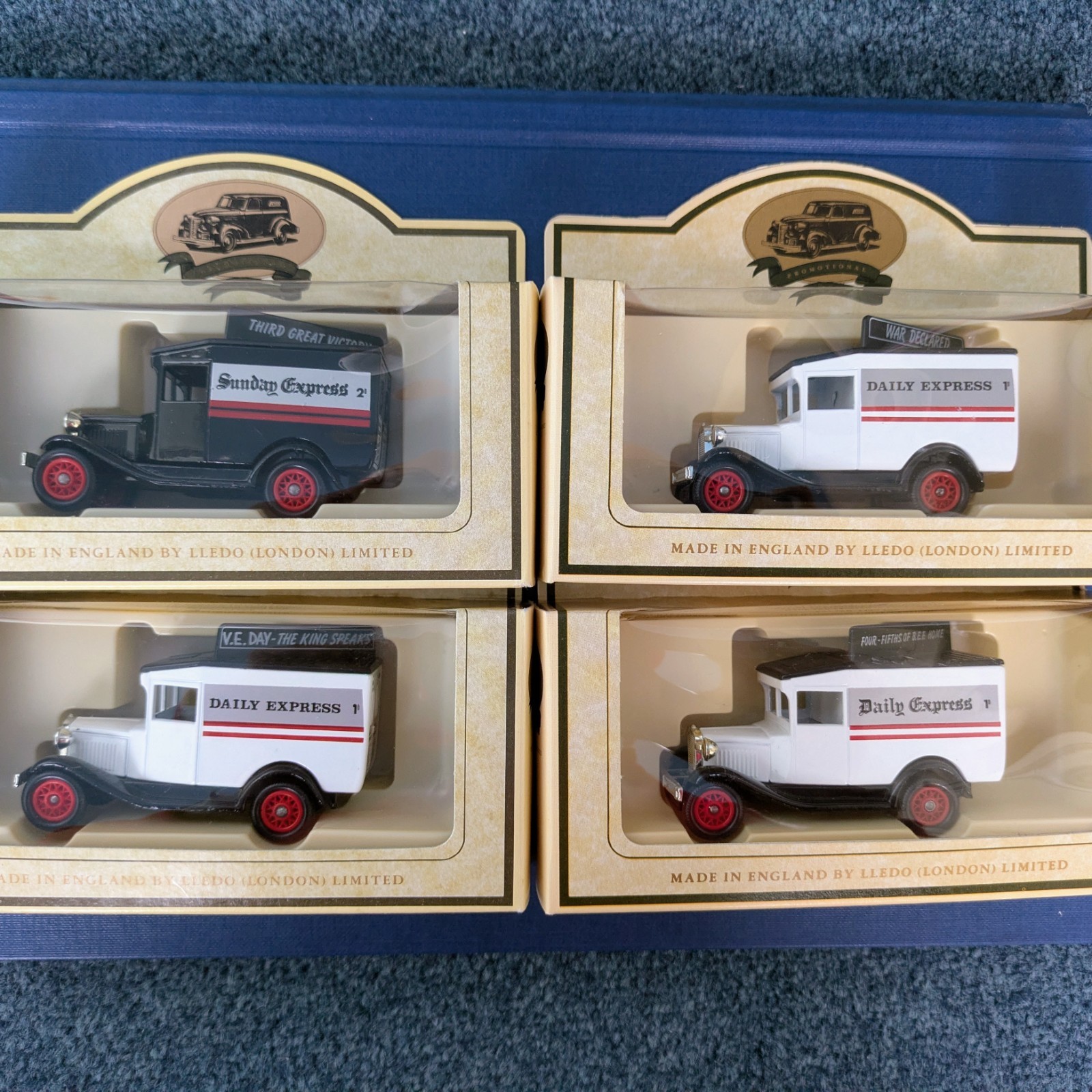 Lledo Daily Express Wartime Newspaper Model A Ford Vans