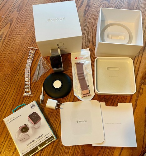 Apple Watch BUNDLE, 42mm SS Case SS Milanese Loop MJ3Y2LL/A Only Worn once. - Photo 6 sur 6