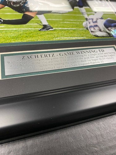 ZACH ERTZ PHILADELPHIA EAGLES AUTOGRAPHED CARD WITH 8X10 Photo Framed - Picture 2 of 2