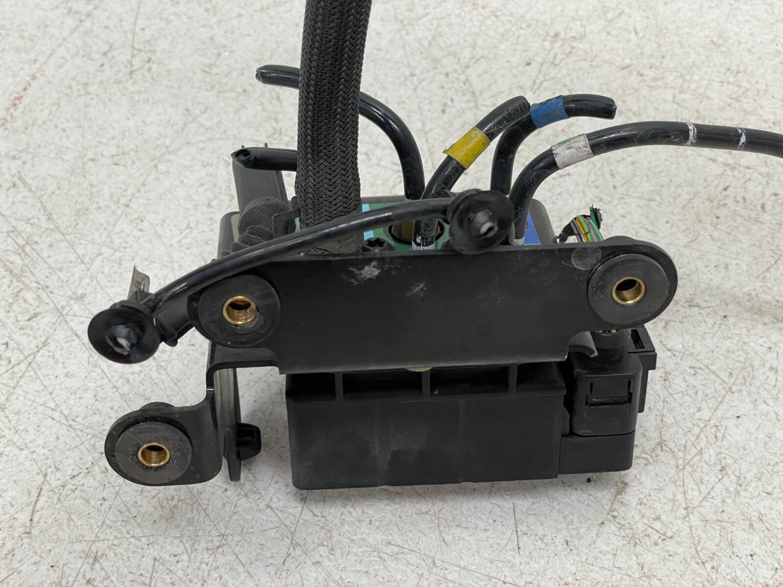 2017 2018 Maserati Levante Air Ride Suspension Solenoid Valve Block 1442 OEM
