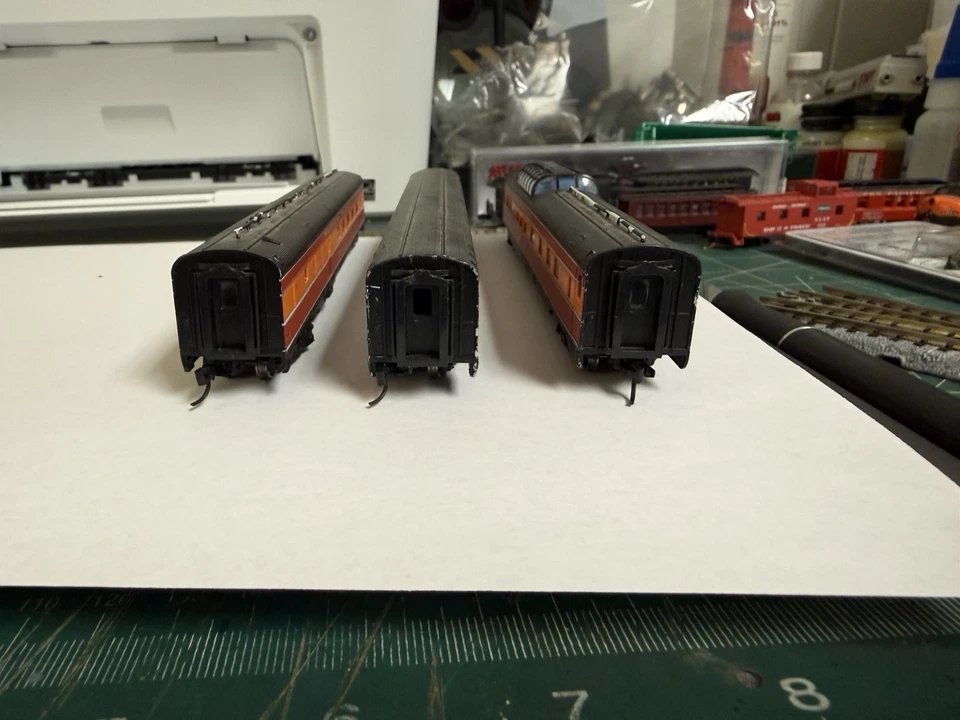 N Scale Con Cor Southern Pacific  Daylight 3 Car Set With Micro Trains Couplers - Image 4 of 4