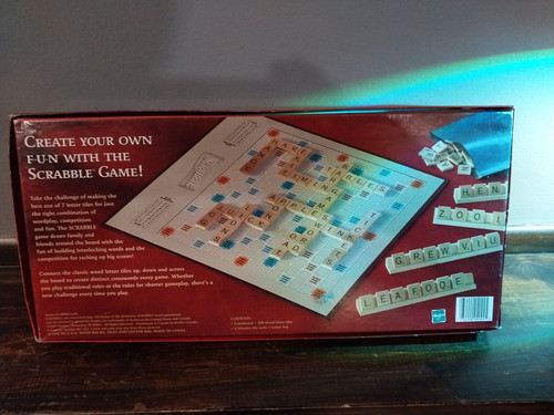 2001 HASBRO SCRABBLE BOARD GAME - Picture 5 of 5