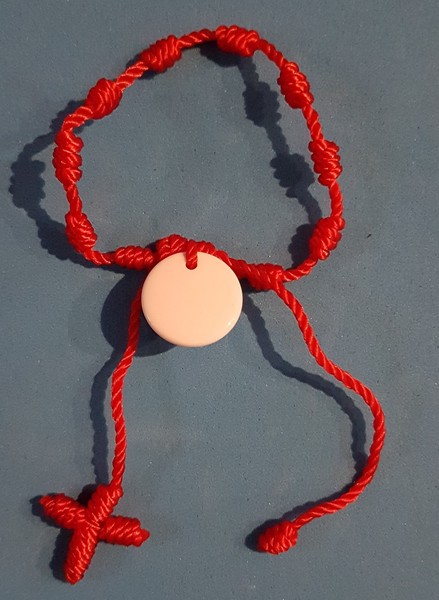 PULSERA ROJA  COLGANTE CRUZ LOTE DE 22 UNIDADES -CORDÓN PARACORD AJUSTABLE