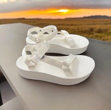 New in Box Teva Women Flatform Universal Platform Y2K Inspired Sandal Size 9,10