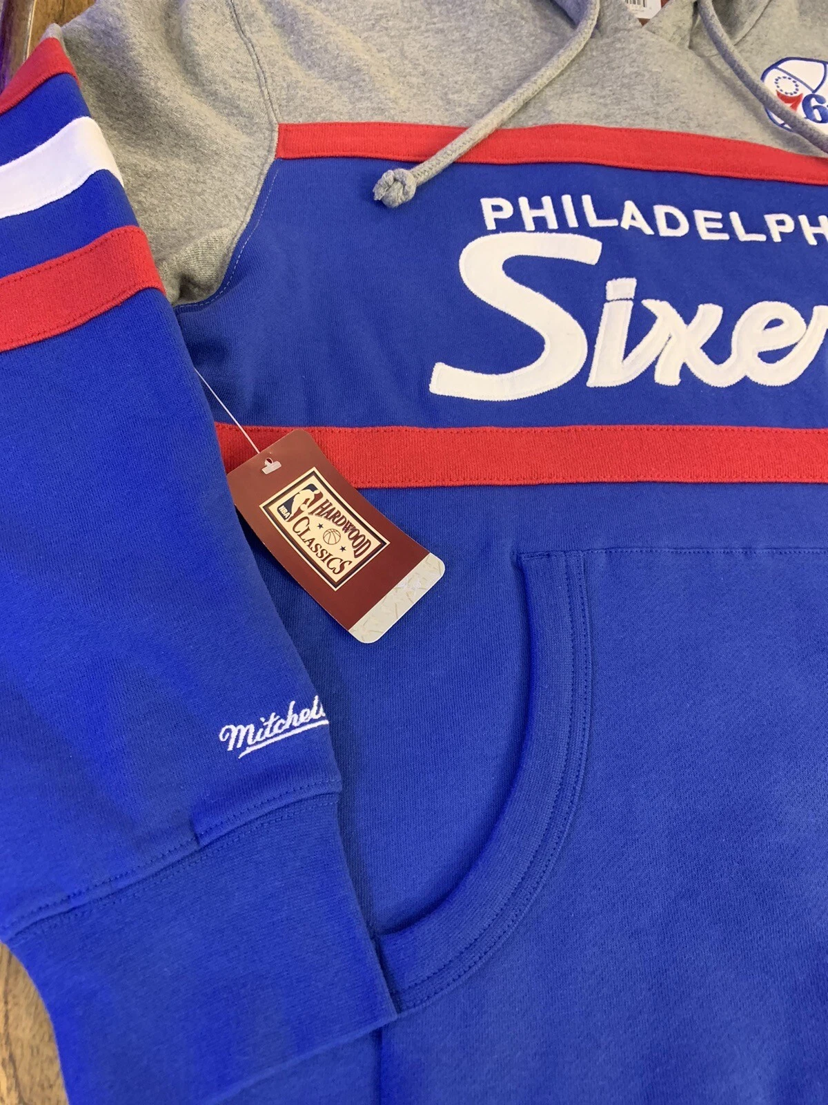 Felpa con cappuccio nuova con etichette Mitchell & Ness Philadelphia 76ers Head Coach Uomo taglia LARGE