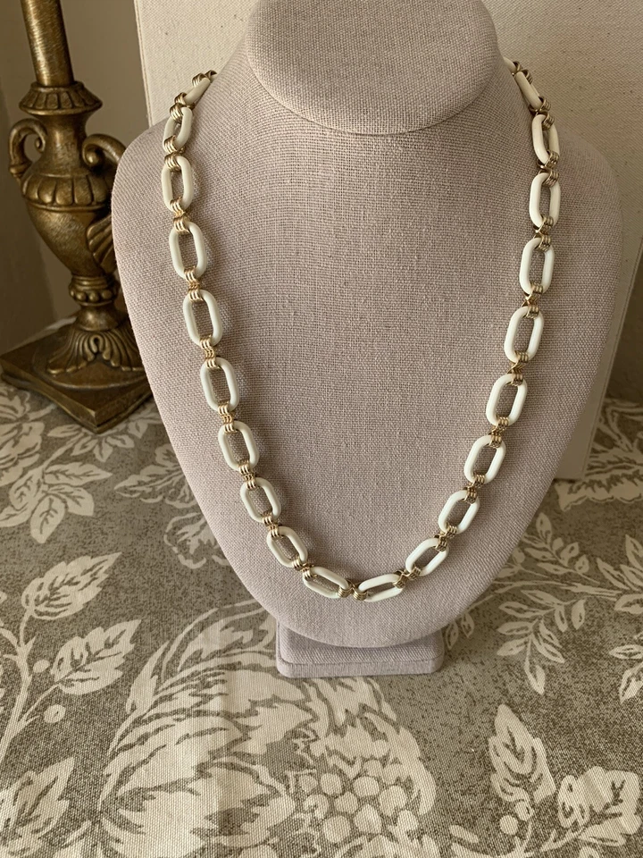 "Cadena larga de eslabones esmaltados en tono dorado color hueso marfil blanco roto de Talbot 34""" Foto 3 de 4