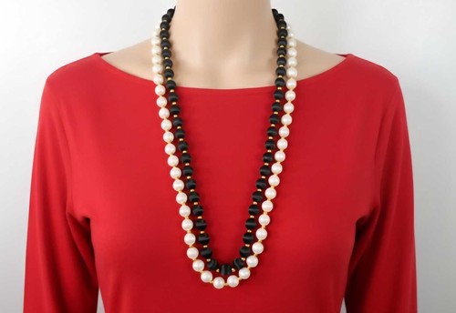 Set collana con perline in seta bianca e nera - Foto 1 di 5