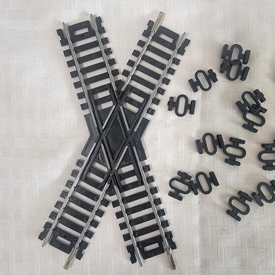 Pillsbury Express & Silver Streak Tyco HO Scale Train Set, 43 Track Pieces, Lot - Image 3 of 4