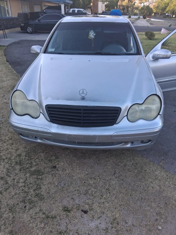 C240 Mercedez Benz 2003 Mercedes Benz concesionario modelo promocional Foto 2 de 4
