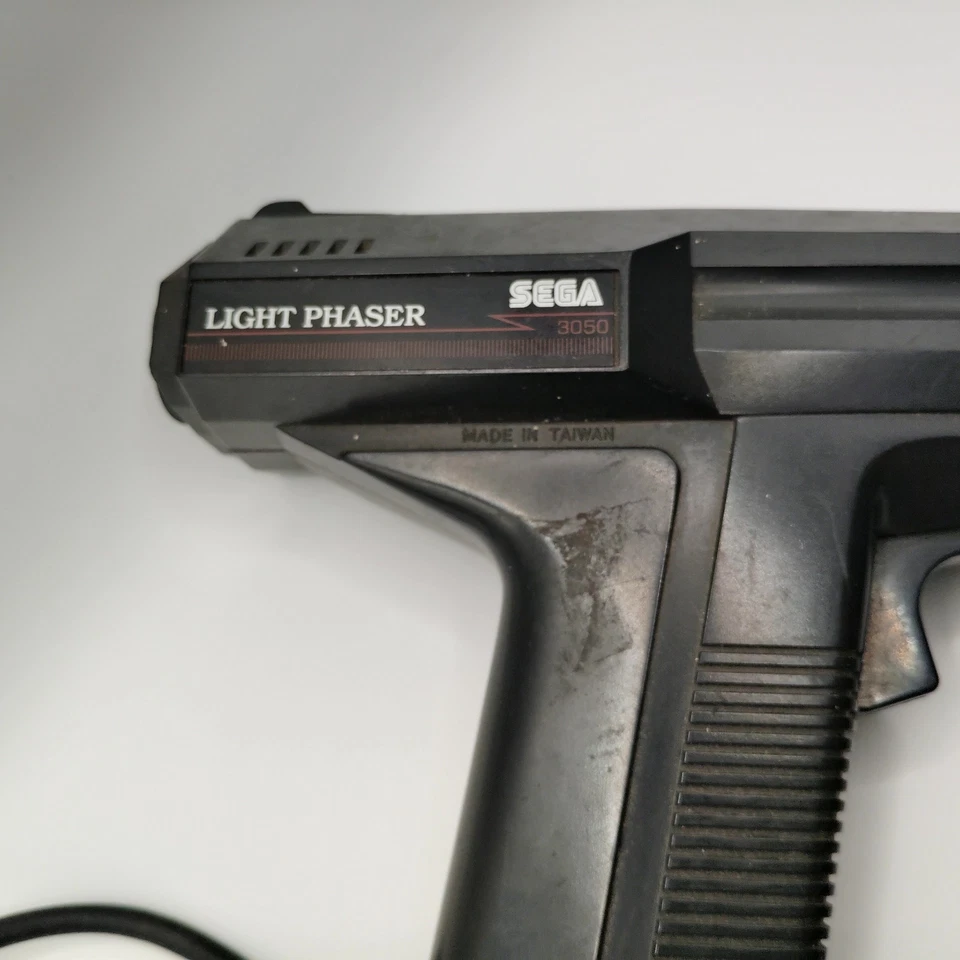 SEGA Light Phaser 3050 Gun for SEGA Master System For Parts Untested - Image 2 of 4