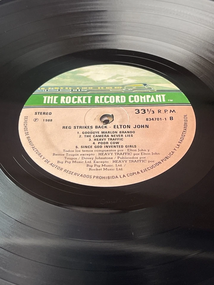 Elton John ‎– Reg Strikes Back - Rare press Colombia 1988 - Image 4 of 4