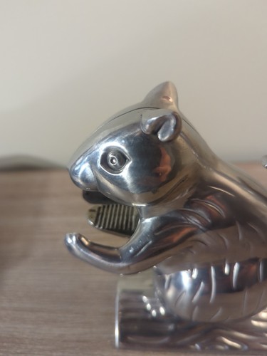 NUTTY SQUIRREL ON LOG NUTCRACKER CAST ALUMINUM SQUIRREL NUTCRACKER - Picture 4 of 5
