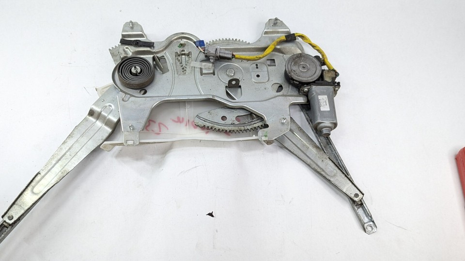 200507 Toyota Sequoia Rear Window Motors & Regulators 857100C070