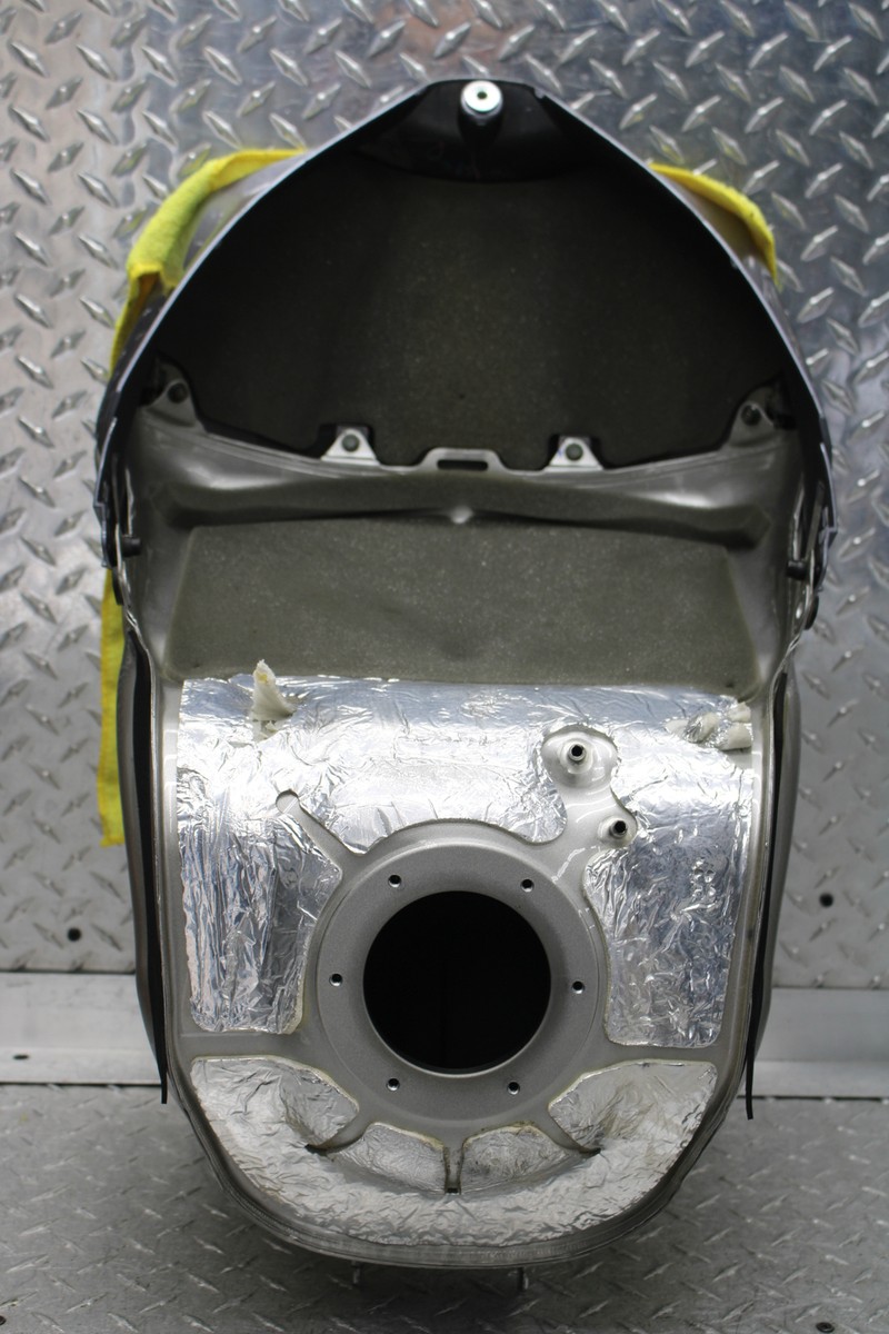 2008 Yamaha YZF R1 GAS TANK FUEL CELL PETROL RESERVOIR (NO RUST