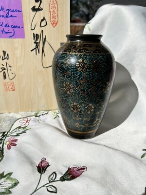 九谷焼Kutani Ware Ceramic Vase Japanese Kutani Ware Porcelain Vase 8.66inch Flock of Clanes