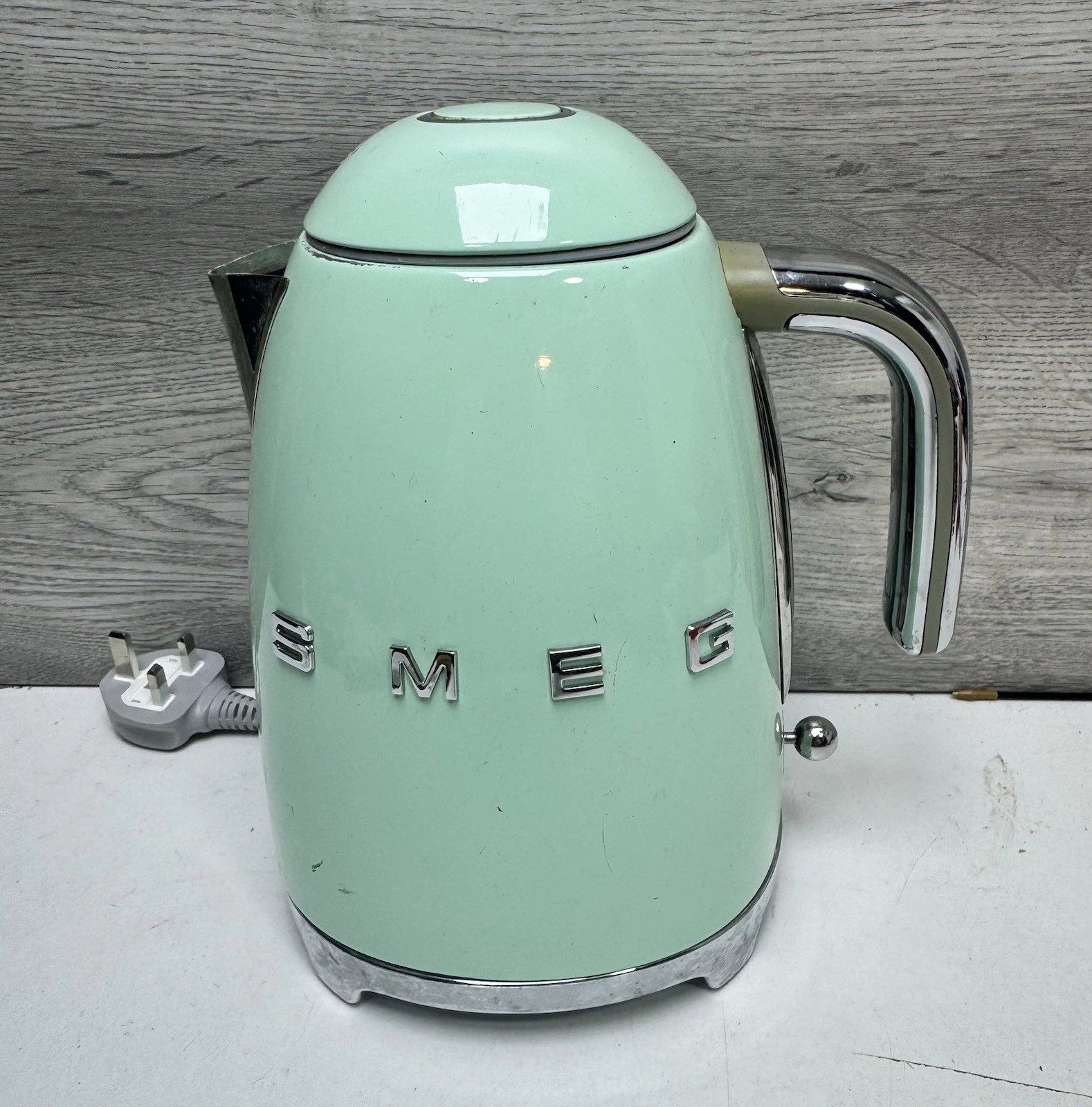 Smeg KLF03PGUK Retro Style Kettle 1.7L 3Kw S/Steel in Pastel Green used