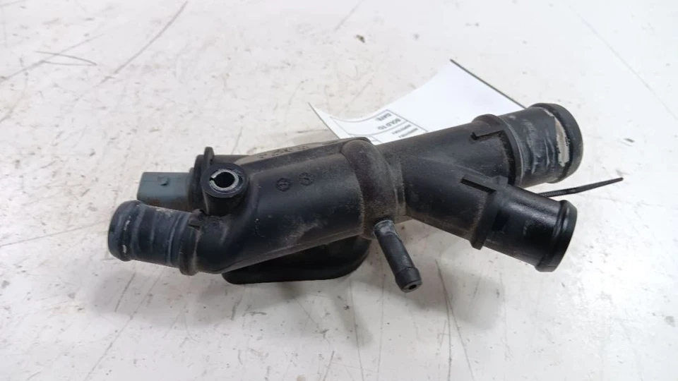 Tubo cruzado línea refrigerante Volkswagen Golf 2010 2011 2012 2013 2014 Foto 2 de 4