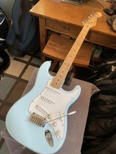 Squire by Fender Deluxe Stratocaster Rare 2018 Sonic Blue * Nice *