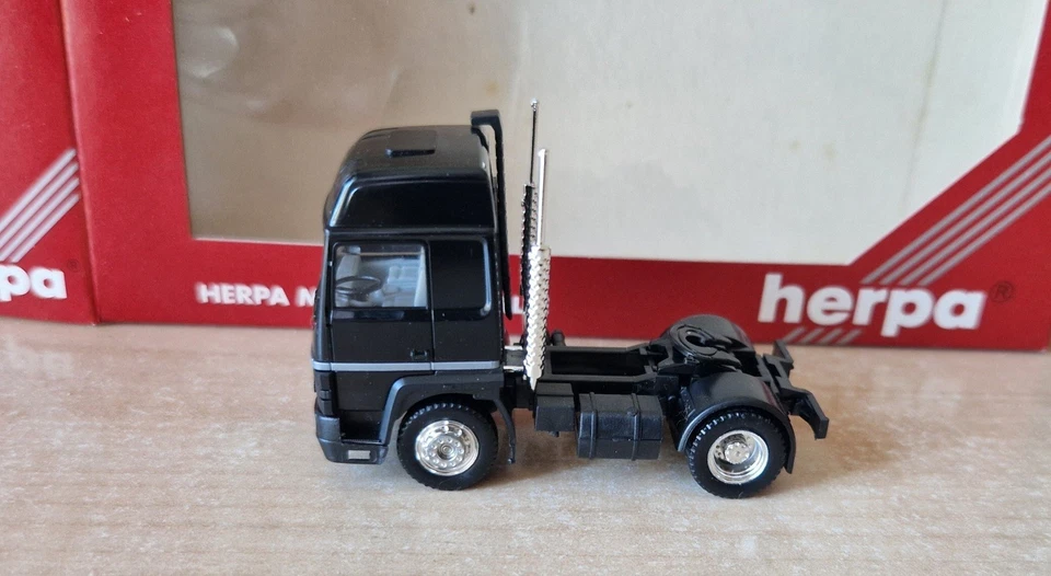 Herpa 310635 RENAULT T trattore stradale neutro rosso 1:87 OVP - Immagine 3 di 4