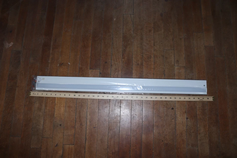 Luz LED Comercial Eléctrica Regulable Bajo Armario Aluminio Blanco 120V 36" Foto 3 de 4