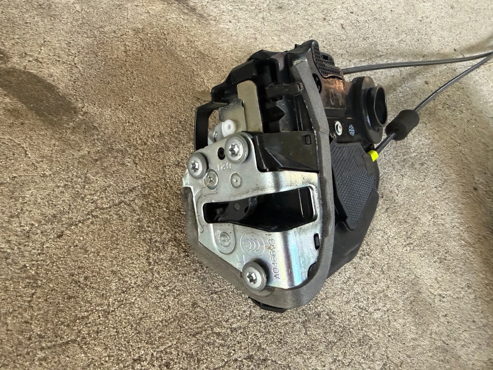 ¡Actuador de cierre de puerta trasero derecho (pasajero) Lexus GS350 2013-2020!!  Foto 2 de 4