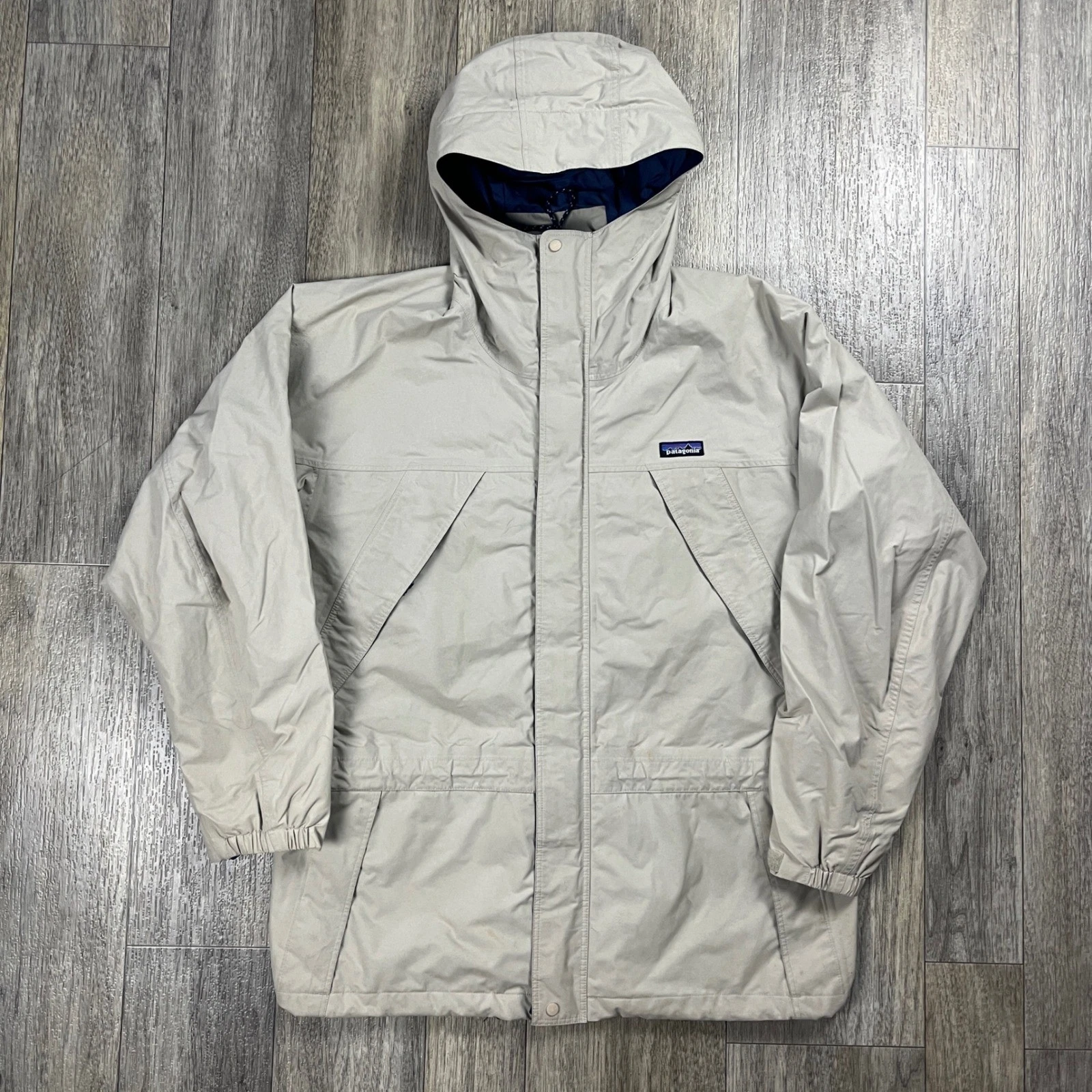 Patagonia Storm Jacket Mens Medium Tan Beige Hooded Coat 83602 Vintage 2000 F00
Opens in a new windo