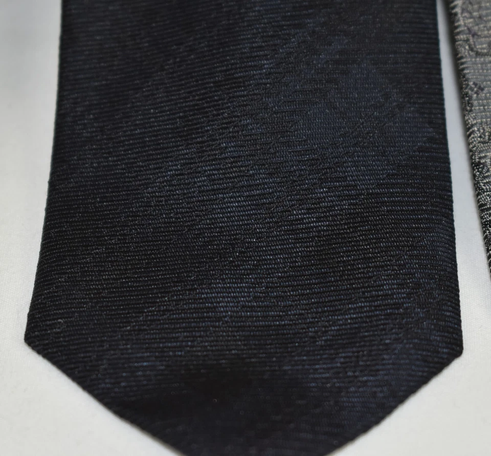 Lot of 4 Band of Outsiders Stripes Plaid Foulard Solid 100% Silk SKINNY TIES - Image 4 of 4