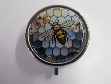 Nuevo Metal Portátil 3 Compartimentos Pastillero para Bolsillo o Cartera Abeja en Colmena de Abejas