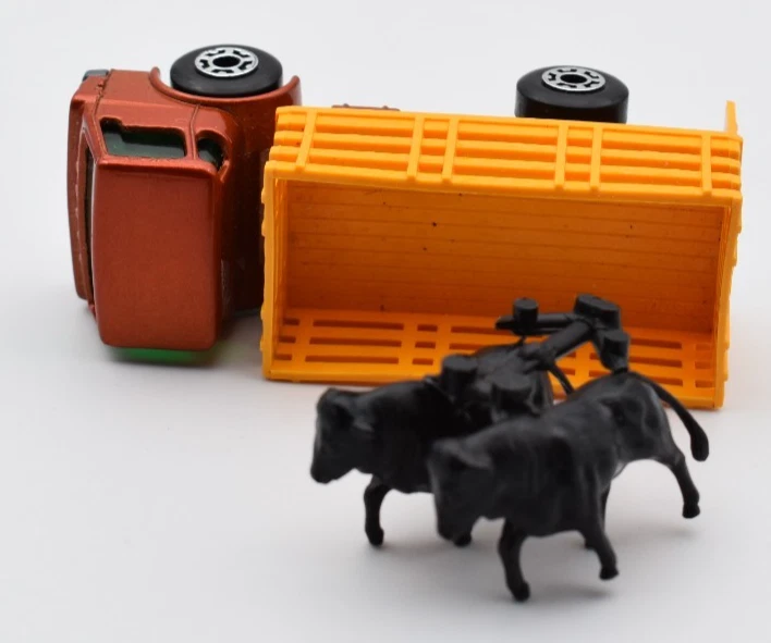 Matchbox Superfast MB71 Dodge Cattle Truck marrone, vetri verdi.... - Immagine 3 di 4