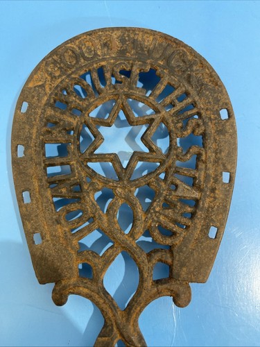 Vtg Cast Iron Kitchen Trivet Horseshoe Good Luck To All Who Use This 1950 - Picture 5 of 8