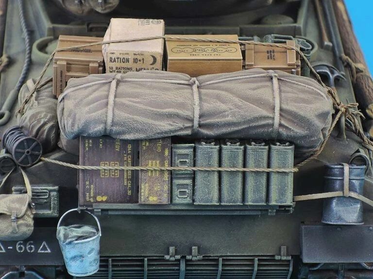 LEGEND PRODUCTIONS M4A3 ENGINE DECK STOWAGE SET  1:35 LF1447 - Immagine 2 di 4