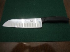 VICTORINOX Swiss Made Knife 41529 Santoku Fluted Used 6.8523.17