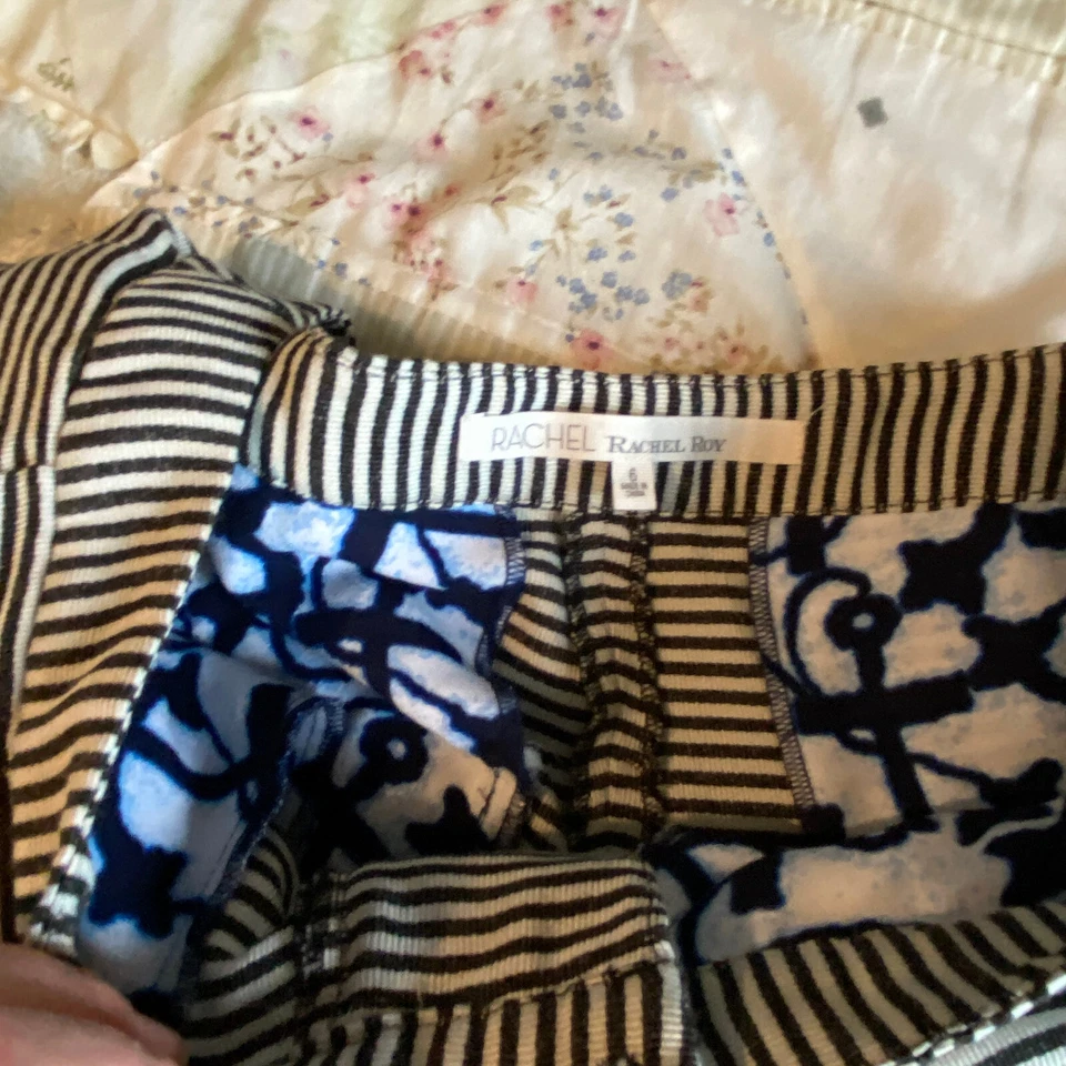 6 shorts femininos Rachel Rachel Roy mistura de algodão listrado preto e branco  - Imagem 2 de 4