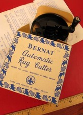 VINTAGE BAKELITE BERNAT AUTOMATIC RUG CUTTER TOOL MADE IN GREAT BRITAIN IN BOX 