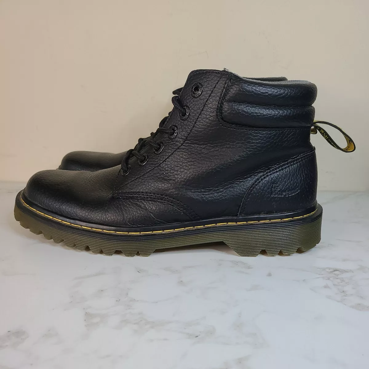 Dr martens 1 eye hotsell boots
