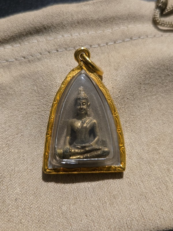 Phra Chinnarat Gold Pendant 18k Thai Gold Kanchanaphisek model Amulet 15g