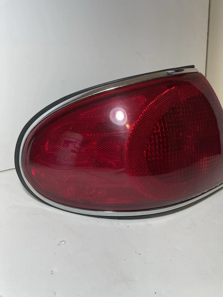 Lámpara de luz trasera lateral del conductor Buick Lesabre LH 2000-2005 OEM. 16525071 Foto 2 de 4