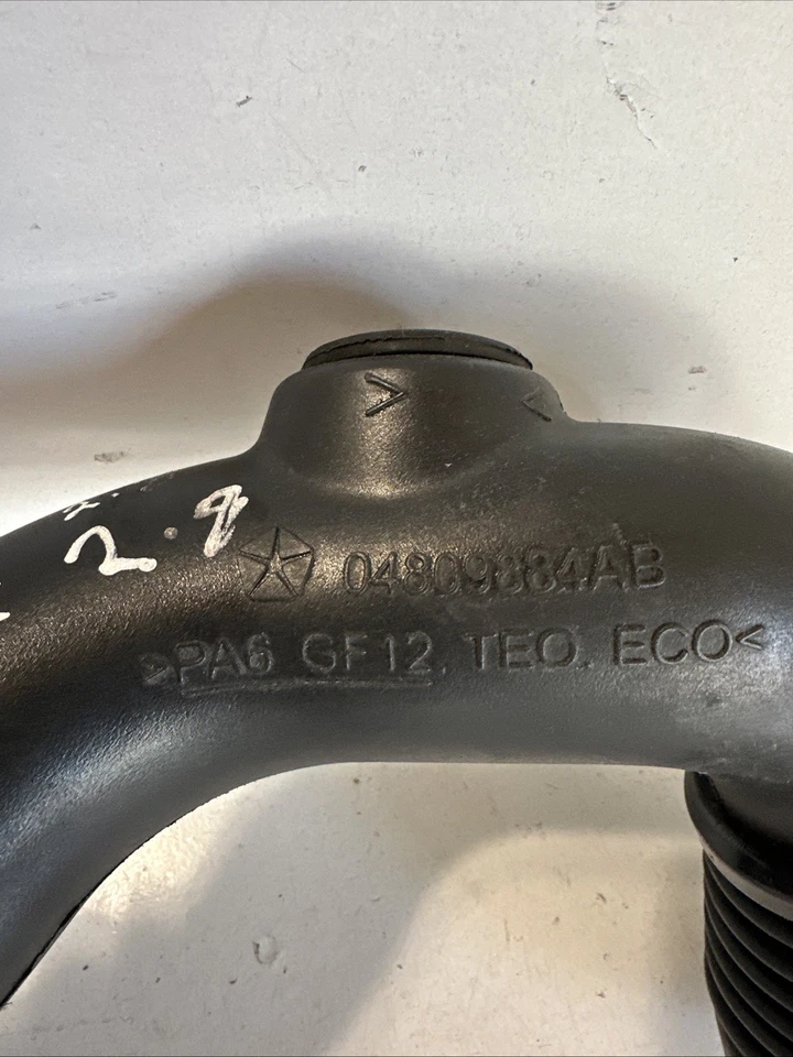 Chrysler Grand Voyager Air Intake Hose Pipe 04809884ab genuine 2.8 crd 2011 - Image 3 of 4