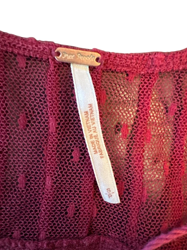 Blusa corta Free People roja de encaje transparente a lunares con mangas de campana talla M Foto 2 de 4