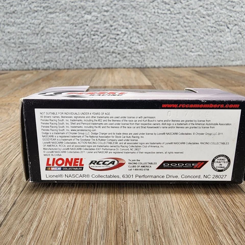 Brad Keselowski #2 Youth Ruby Tuesday 2011 道奇 Charger Limited 1/64 压铸 — 第 4/4 张图片