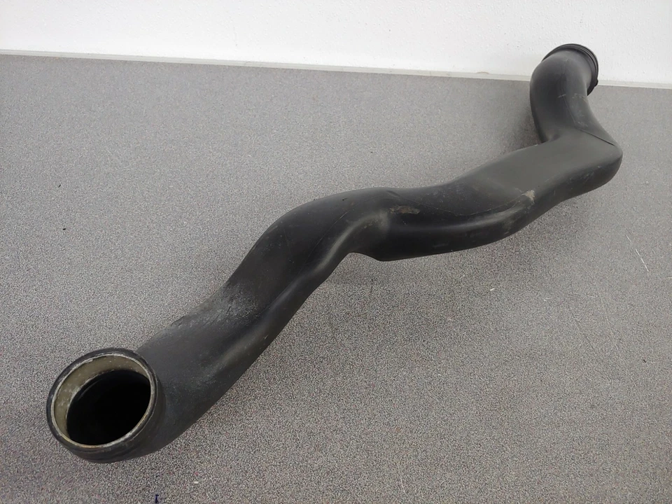VERY NICE USED ORIGINAL GENUINE PORSCHE 911 996 TURBO GT2 FRESH AIR INTAGE TUBE - Image 4 of 4