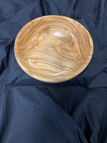 OLIVE WOOD BOWL great grain in this bowl from Italy - Picture 4 of 4