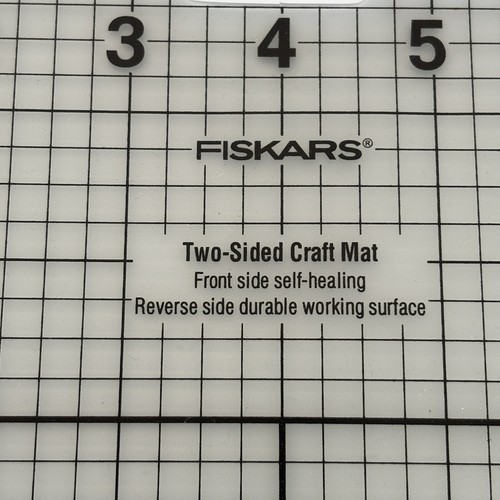 Fiskars Two-Sided Craft Mat & Plastic Stencil Shapes/Edges Paper Craft - Picture 3 of 5
