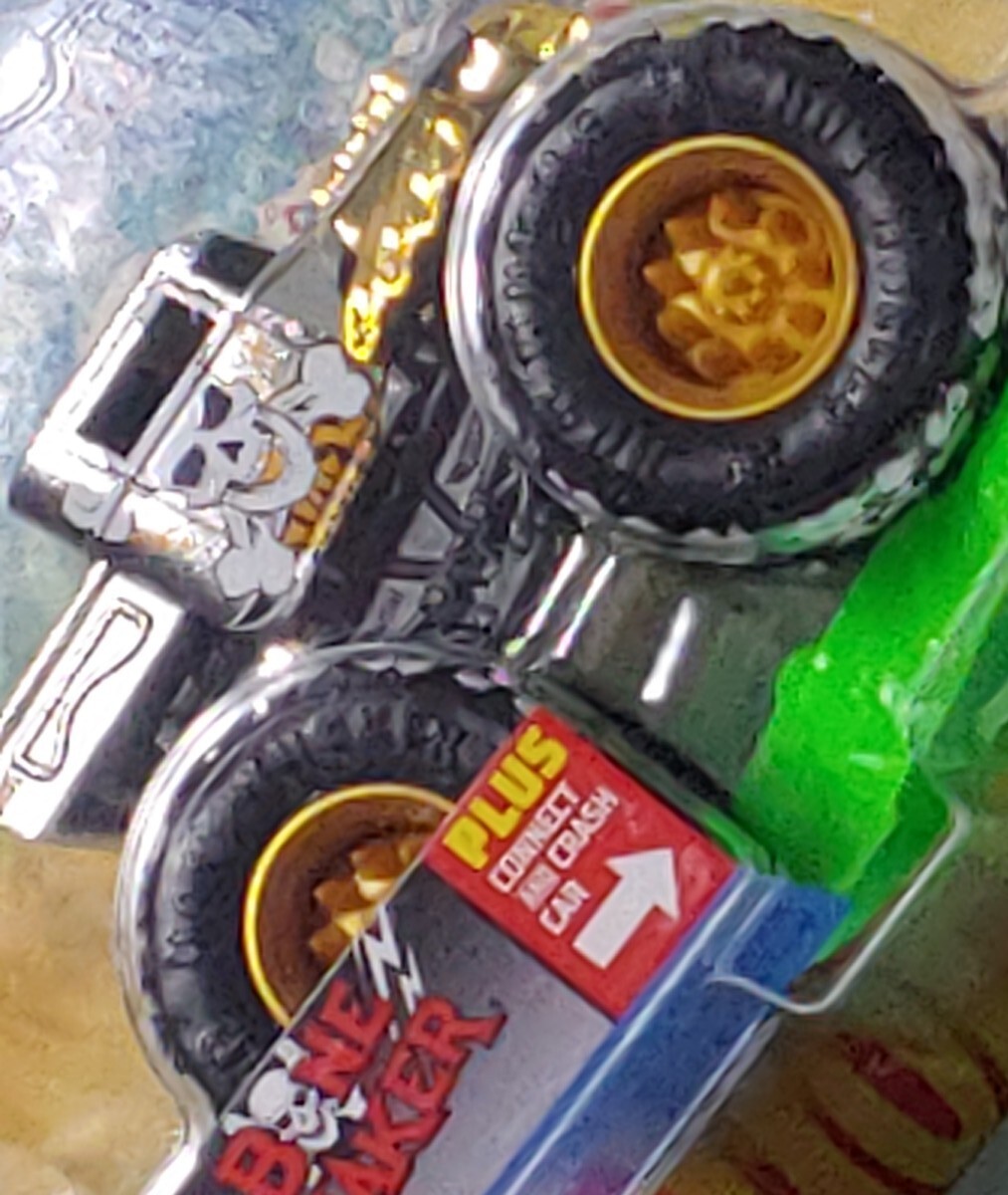 Hot Wheels 2022 - Monster Trucks 58/75 - Twisted Treads 05/07 - Bone Shaker  - ZAMAC - Plus Connect and Crash Car