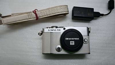 Olympus PEN E-P7 20,3MP Spiegellose Systemkamera - Weiß /Silber - 5441 Auslös.