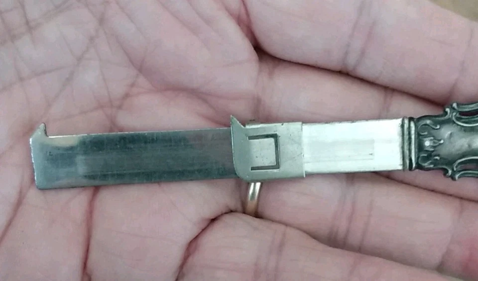 Antigua REGLA DE CALIBRE DE COSTURA MEDIDA DE DOBLADILLO VICTORIANO PLATA ESTERLINA  Foto 4 de 4