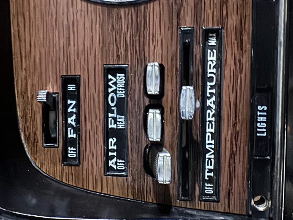 Cuadro de instrumentos velocímetro Cherokee FSJ J10 1973-85 Foto 2 de 4