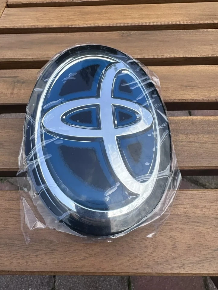 Toyota Camry Hybrid 2021-2023 Front Grille Logo Emblem Radar90975-A2013 /C2023 - image 2 of 4