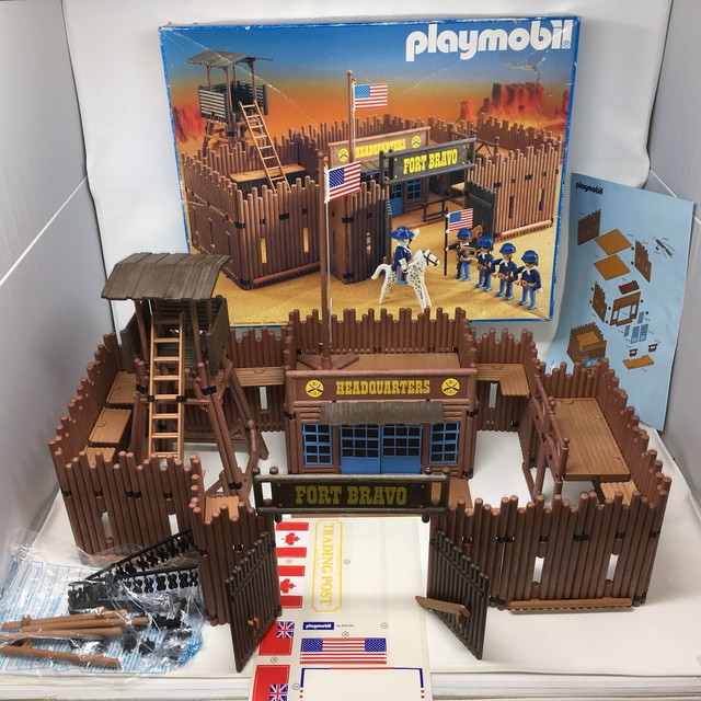 Playmobil 3806 Western Fort Glory W 5 Figures Horse Flags